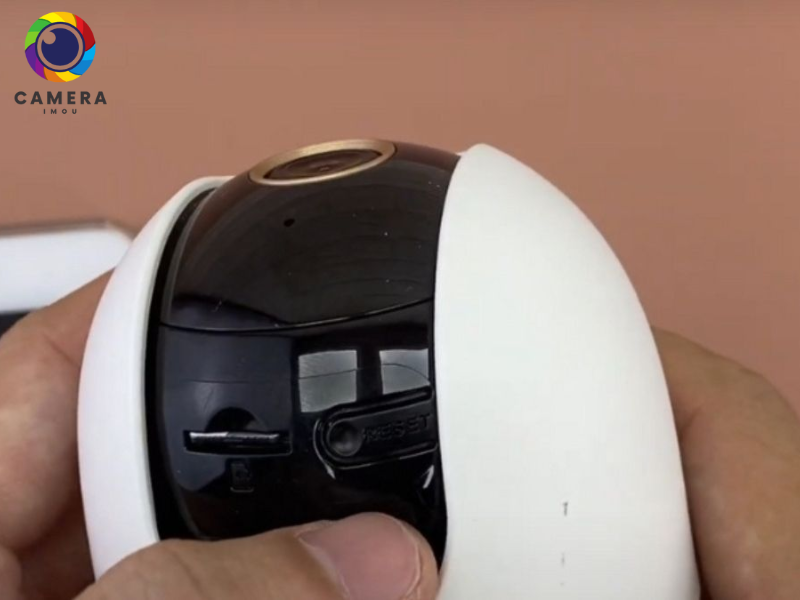 cách lắp thẻ nhớ camera IMOU