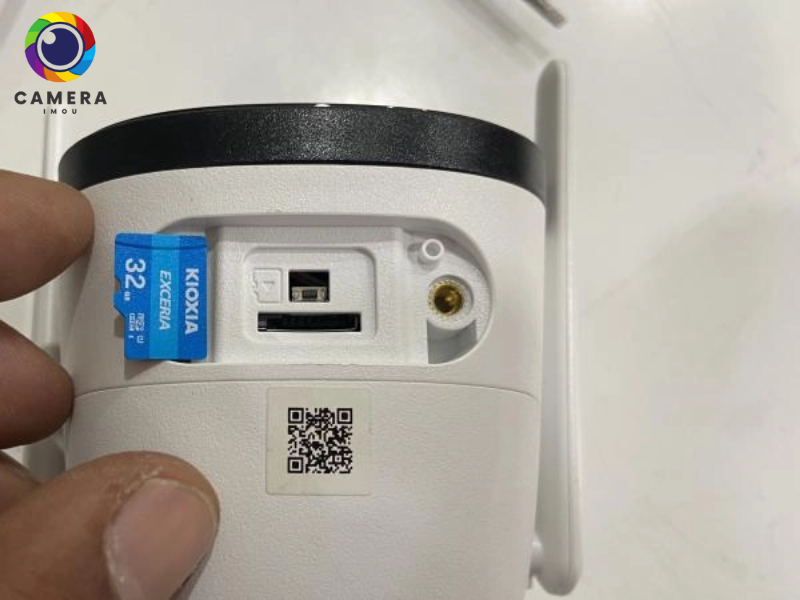 cách lắp thẻ nhớ camera IMOU