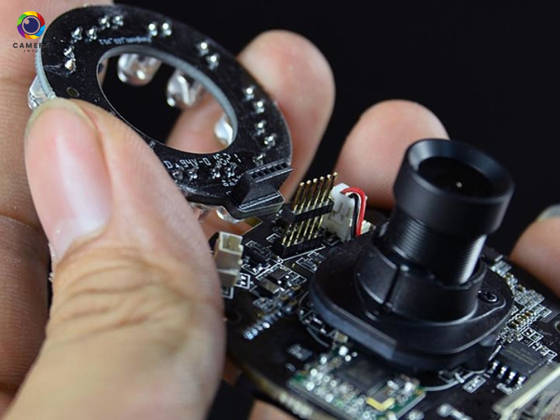 nguyên nhân khiến camera bị mờ